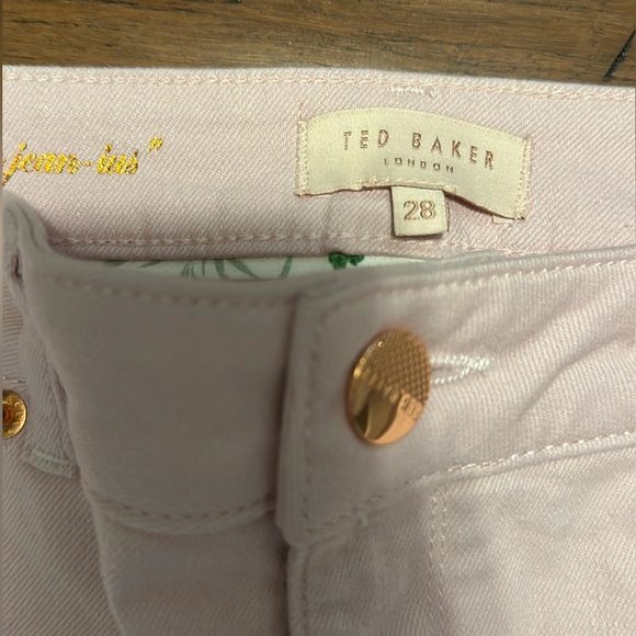Ted Baker London Women’s Jeans Baby Pink Size 28 Embroidered Hem Bottom EUC Pant - Picture 4 of 5